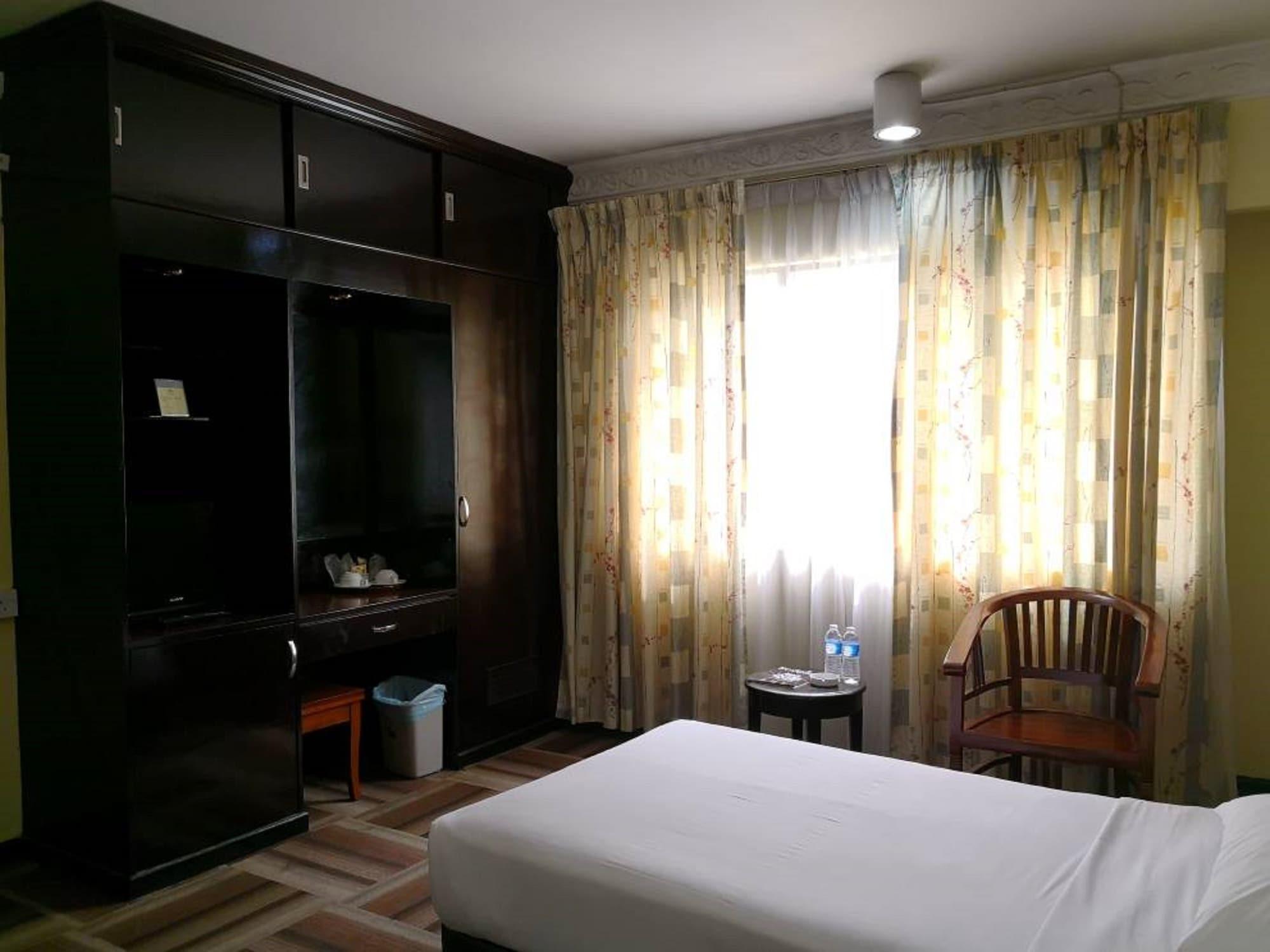 Palace Hotel Куала Лумпур Екстериор снимка